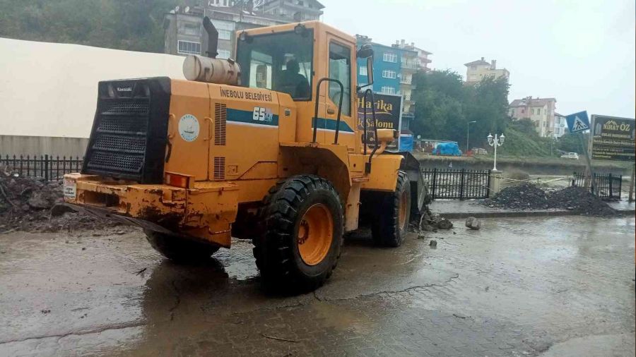 Sel sularının geçişini engellemek için set çekildi