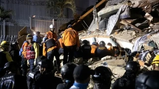  Venezuela�da art arda meydana gelen 7,2 ve 7,5 b�y�kl���ndeki depremlerin ard�ndan b�lgeye T�rkiye'den yard�m ekibi g�nderilecek