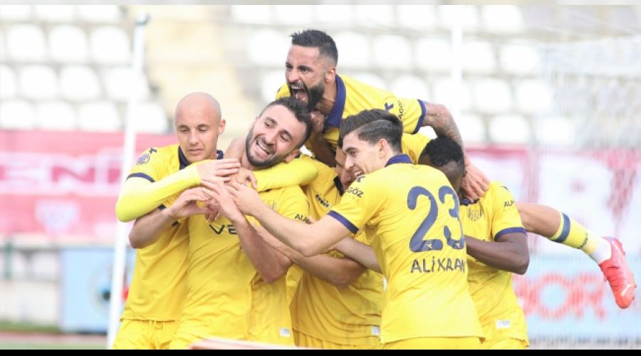 Yenilgisiz lider Ankarag�c� zirveyi sevdi