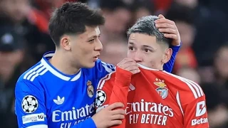 A�z�n� kapatan futbolcular k�rm�z� kart g�recek