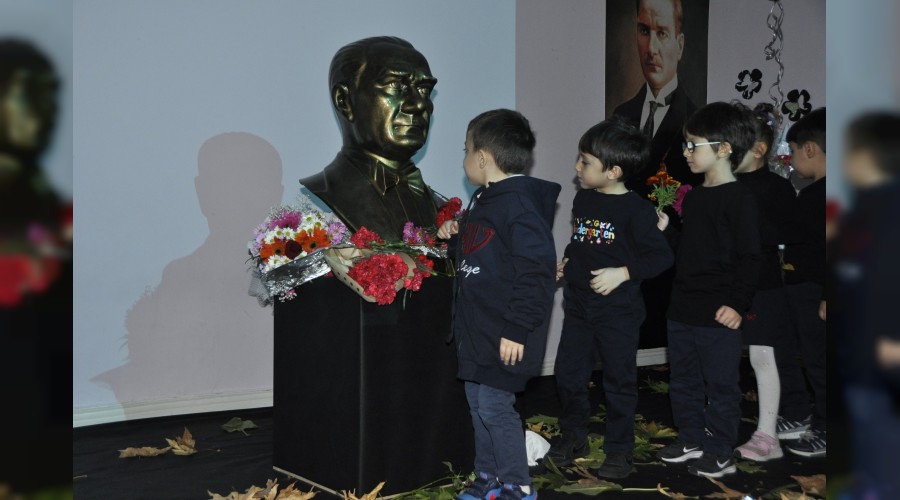 Anaokulu ��rencileri Atat�rk�� and�