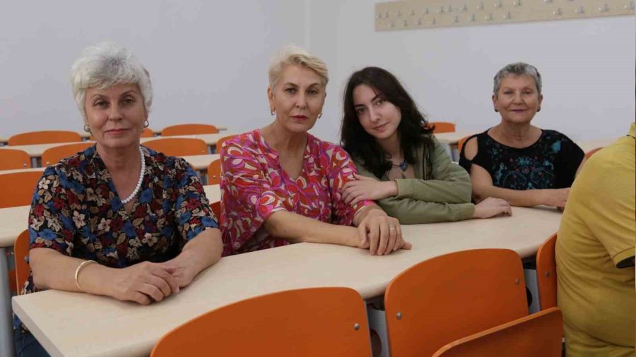 Anneanne, karde�leri ve torunu ayn� �niversitede