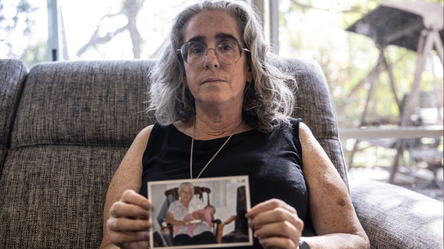 Annesi esir olan İsrailli kadın Gazze'dekilerin cezalandırılmasına karşı