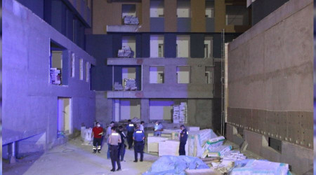 Asansör boşluğuna düşerek öldü