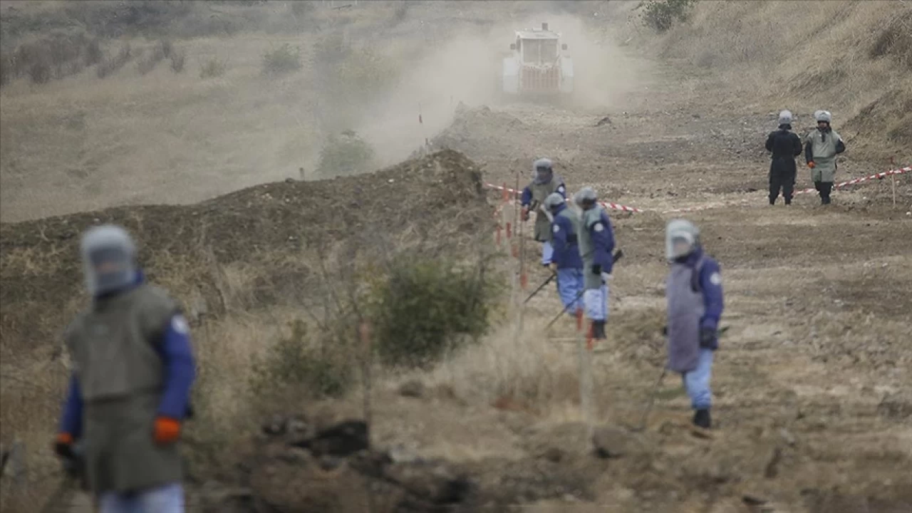 Azerbaycan, Ermenistan'a bask� yap�lmas�n� istedi