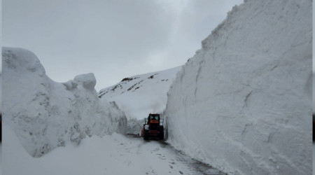 Bahesaray'da kar kalnl 10 metre