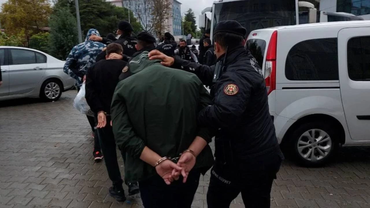 Bakan duyurdu: Kafes-22 operasyonlar�nda 302 ��pheli yakaland�