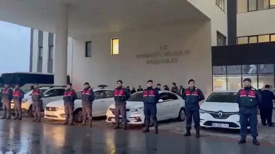 Bak�rk�y Belediyesine y�nelik soru�turmada 39 tutuklama