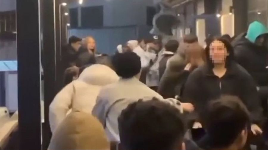 Bayrampa�a'da husumetli gen�ler aras�nda kavga