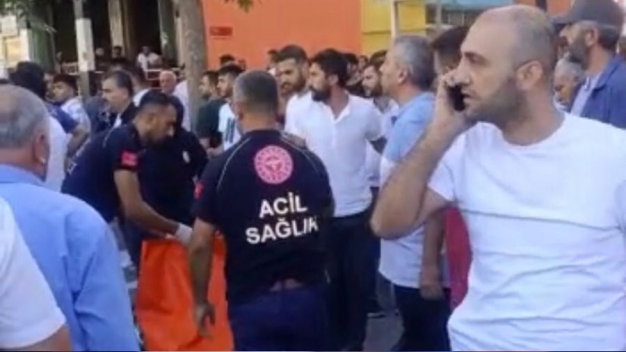 Bekçiye bıçakla saldırmaya çalıştıi