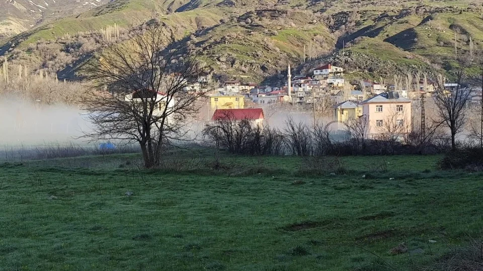 Bir mahalle sis denizinde kayboldu