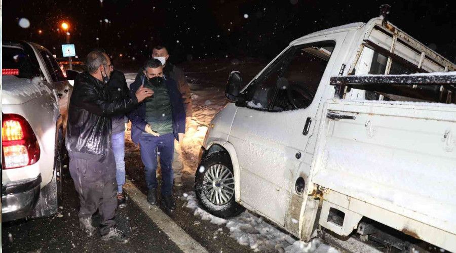 Bolu Dağı'nda kar yağışı başladı, Polis ekipleri teyakkuza geçti