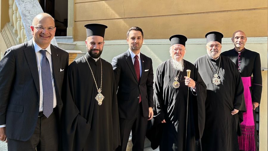 'Bu adam büyükelçimiz mi, azınlıkların kompleksli bir temsilcisi mi?'