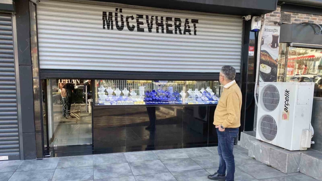 Büyükçekmece'de 2 dakikada 12 milyonluk kuyumcu vurgunu