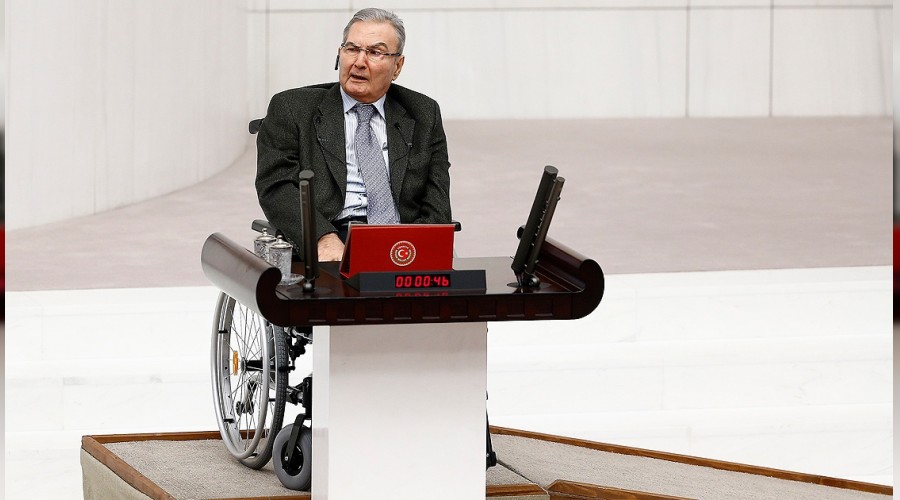 Deniz Baykal Meclis'te yemin etti