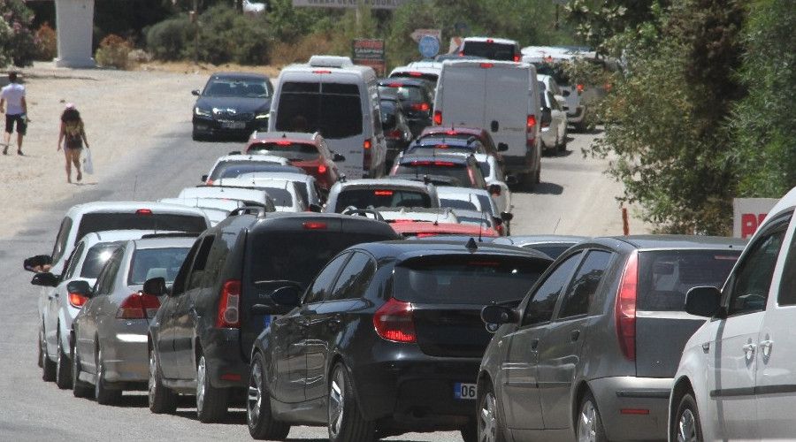 Denize ulaşmak için 7-8 km yürüyüş şart