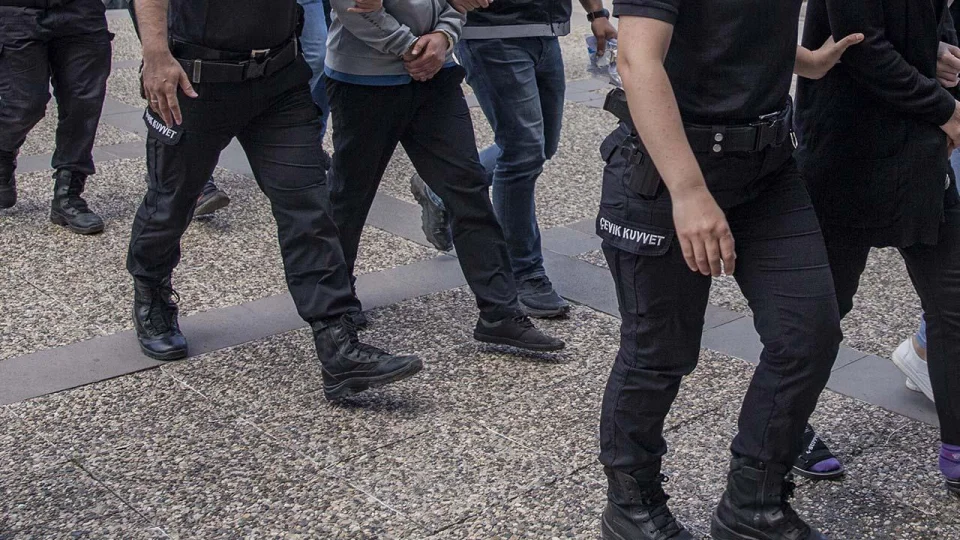 Diyarbak�r ve Ankara'da yasa d��� bahis operasyonlar�: 6 milyarl�k i�lem hacmi tespit edildi