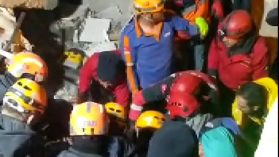 Diyarbakır'da bir çift kurtarıldı