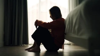 D���k gelir depresyon riskini iki kat�na ��kar�yor