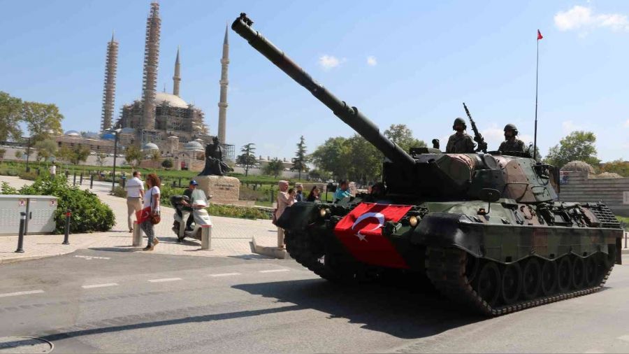 Edirne'de geçit töreni nefes kesti