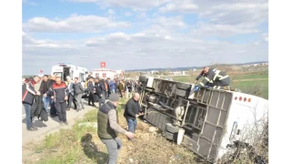 Edirne'de öğrenci servisi devrildi: 27 yaralı