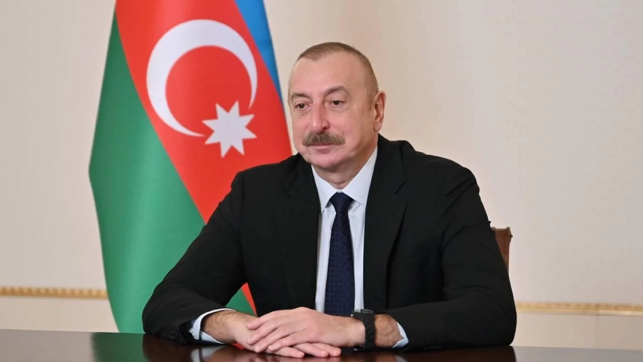 Erken cumhurbaşkanı seçiminde İlham Aliyev yeniden aday