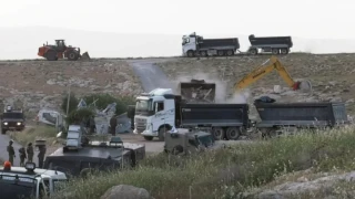 Filistin topraklar�n� gasbeden �srailliler, Bat� �eria'da Filistinlilere ait okulu y�kt�