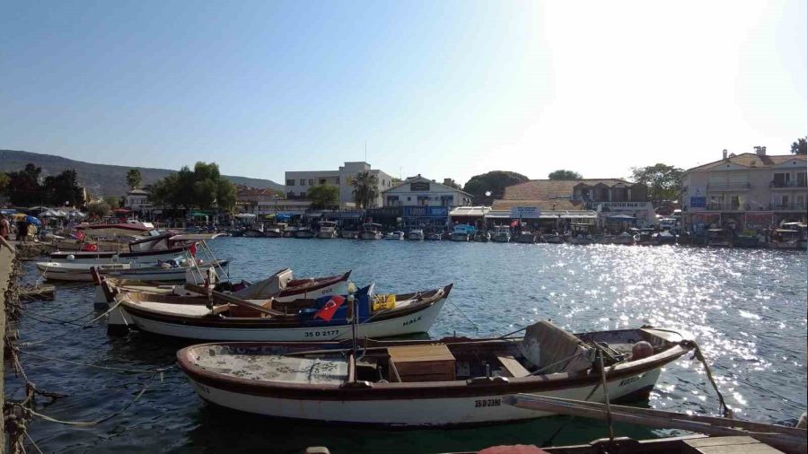 Foça'da kıyı balıkçılığı yapılabilecek bölgeler azaldı