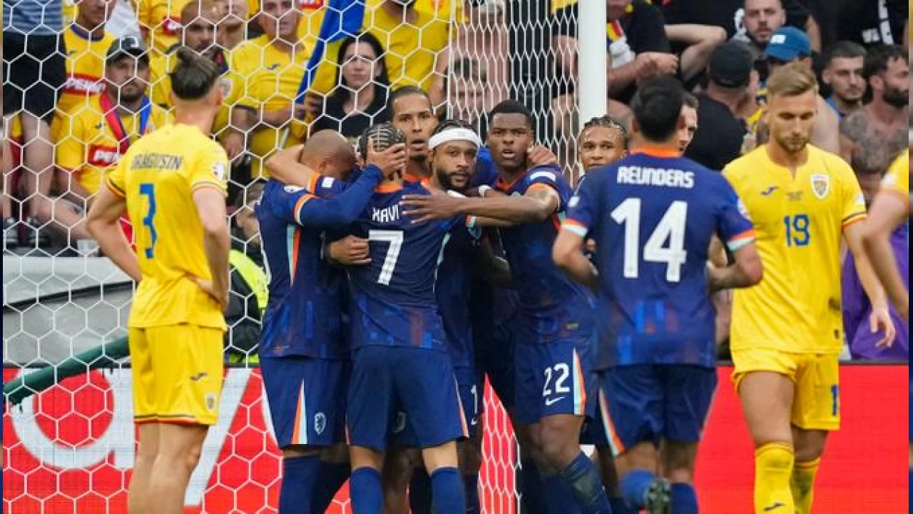 Hollanda zorlanmadan tur atladı