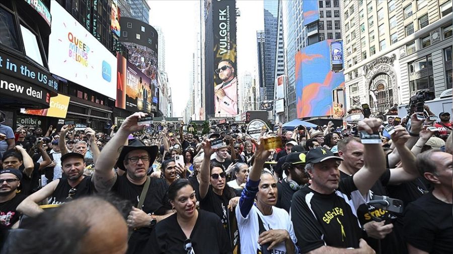 Hollywood'da senaristler 5 ayl�k grevi sona erdirdi