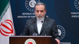 �ran D��i�leri Bakan� Arak�i, "Ne zaman diplomatik bir ��z�m masaya gelse ABD her seferinde sorumsuz bir askeri maceraya at�l�yor" dedi