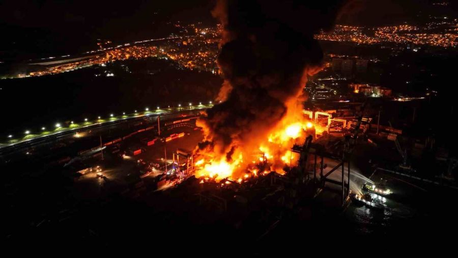 İskenderun Limanı'ndaki yangın görüntülendi