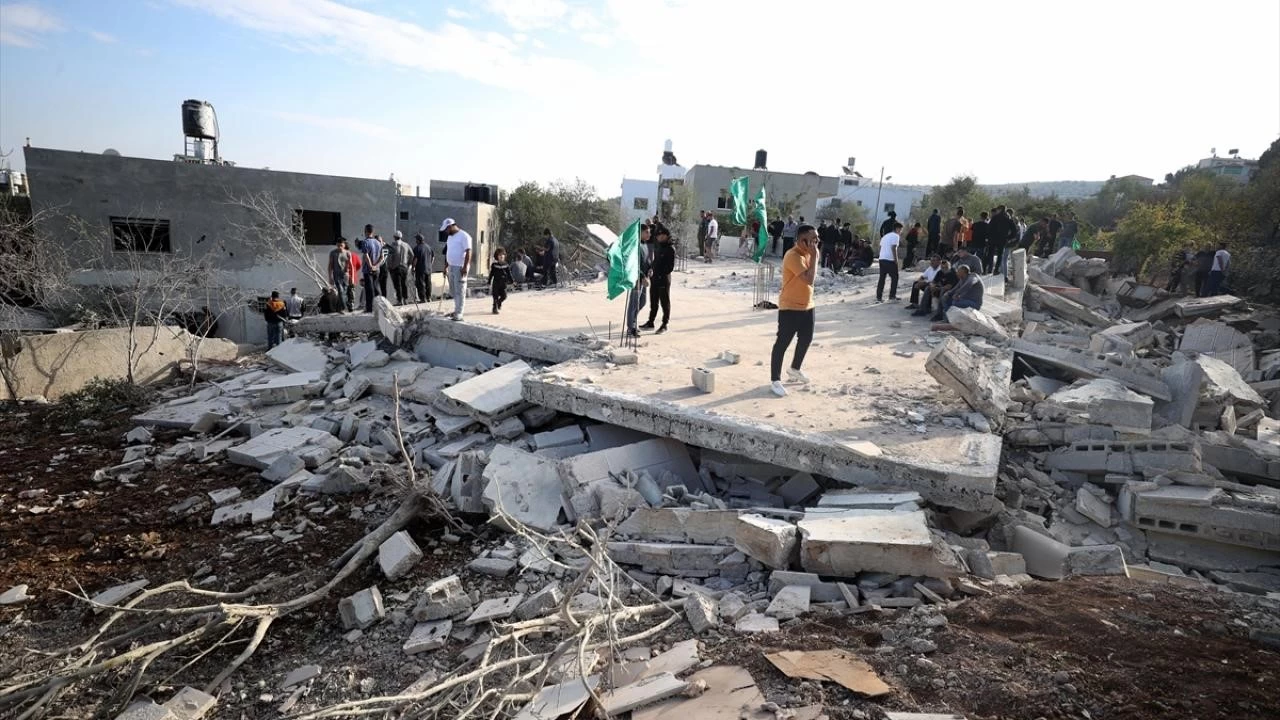 İsrail askerleri, Batı Şeria'nın Tulkerim kentinde altyapıya zarar verdi