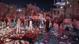 İsrail ordusunun Gazze'ye düzenlediği saldırılarda en az 50 Filistinli öldürüldü
