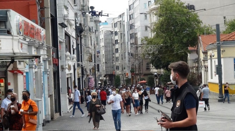 stiklal Caddesi'nde drone'lu uyar