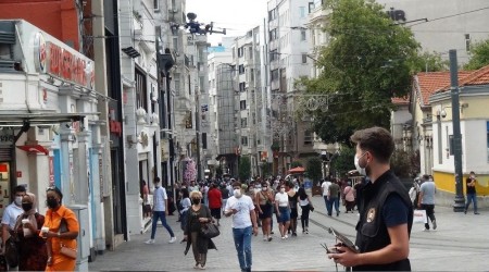 stiklal Caddesi'nde drone'lu uyar