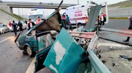 İzmir'de feci kaza: 2 ölü, 3 yaralı