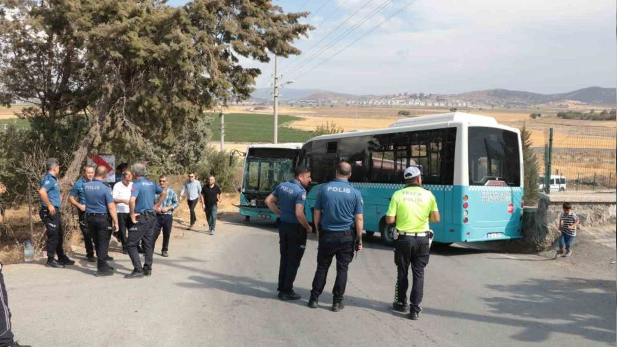 Kahramanmara�'ta belediye otob�s� ile halk otob�s� �arp��t�