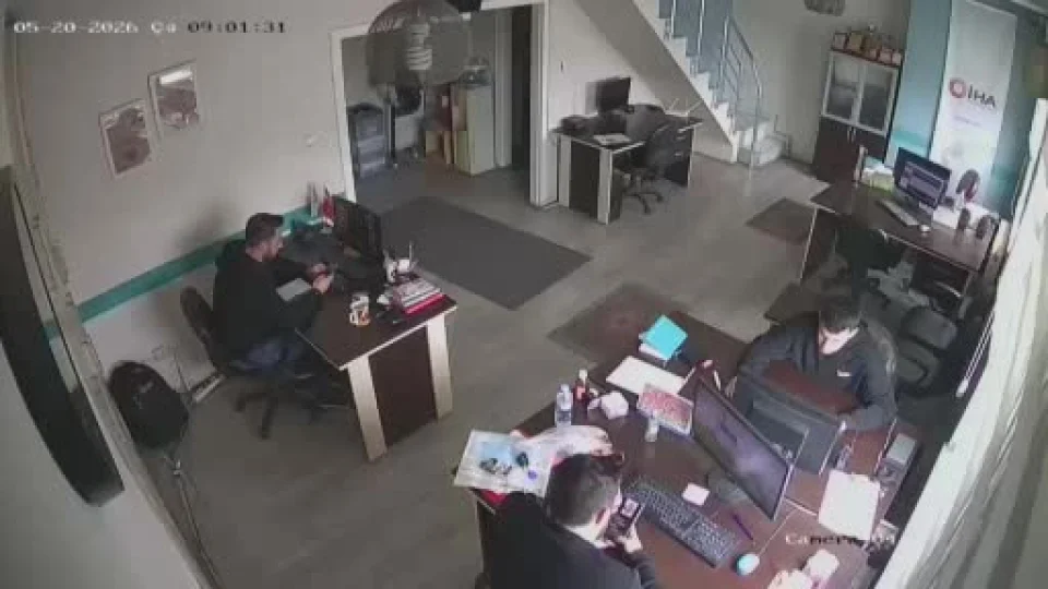 Kayseri'de deprem an�nda ya�anan panik kamerada