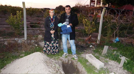 Kefenlenen bebek gömülmek üzere götürülürken ağladı