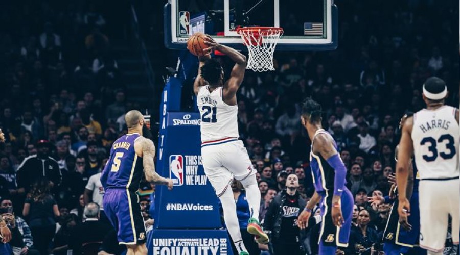 Lakers yine farkl� yenildi