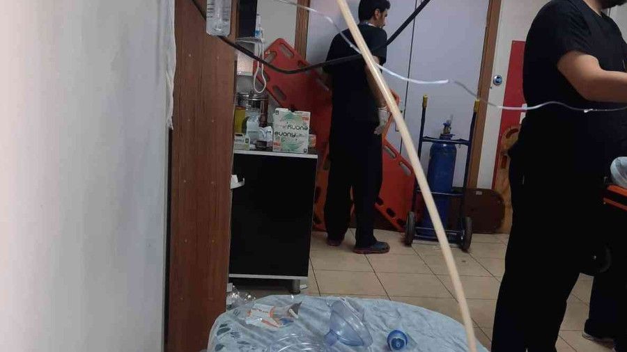 Lice'de �len hastan�n yak�nlar� sa�l�k �al��anlar�na sald�rd�, hastane sava� alan�na d�nd�