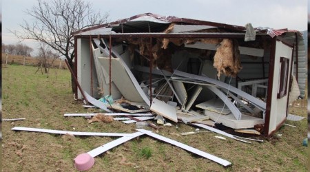 Manisa'da fırtına konteyner evi uçurdu
