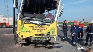 Mardin'de tır ile halk otobüsü çarpıştı: 18 yaralı