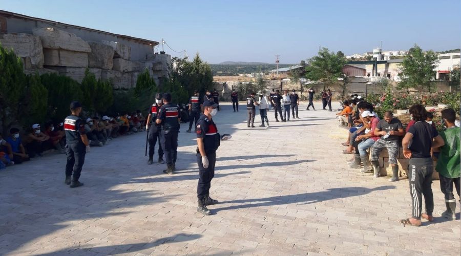 Mermer ocağında 107 yabancı uyruklu işçi yakalandı
