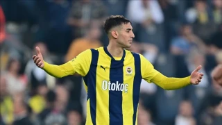 Mert Müldür topun ağzında