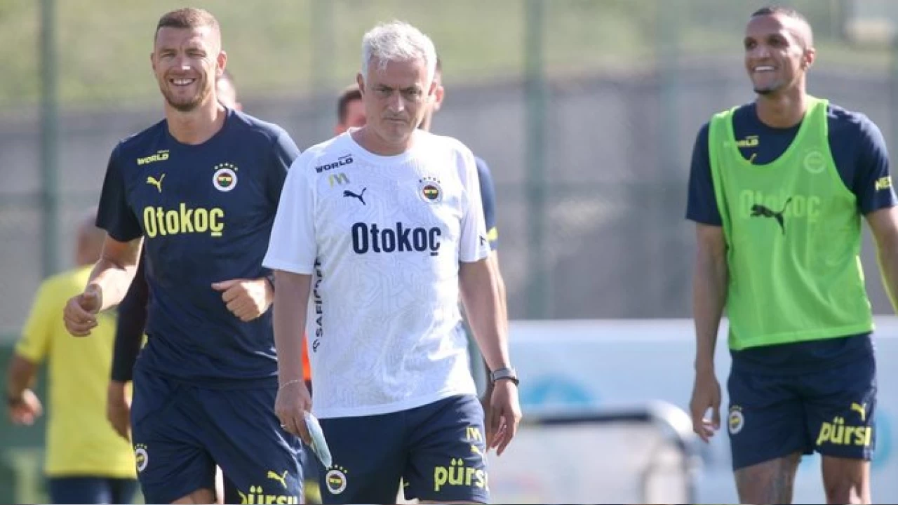 Mourinho ve futbolcular taraftarlara elik etti