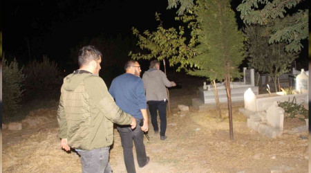 Polis ekipleri mezarlıkta 'bebek' aradı
