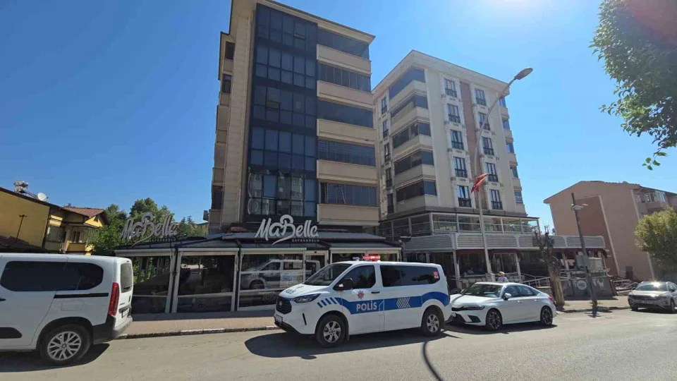 Safranbolu'da 4. kattan d��en gen� k�z a��r yaraland�