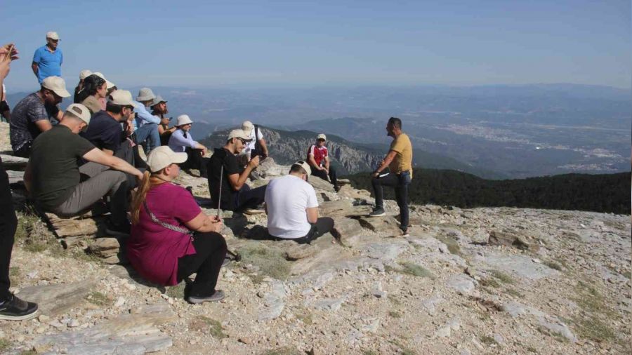Sar�k�z tepesi turistlerin ilgisini �ekiyor